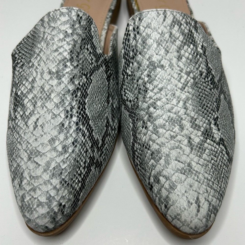 A Rider Girl Grey & White Snake Print Pointed Toe Slip On Mule Flats Size 10 M - Picture 4 of 11